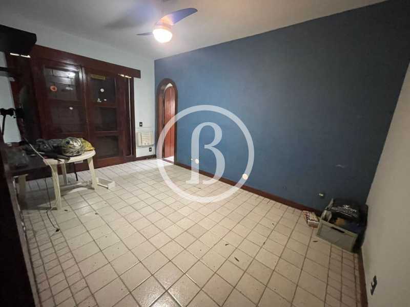 QUARTO OUTRO ÂNGULO - 7