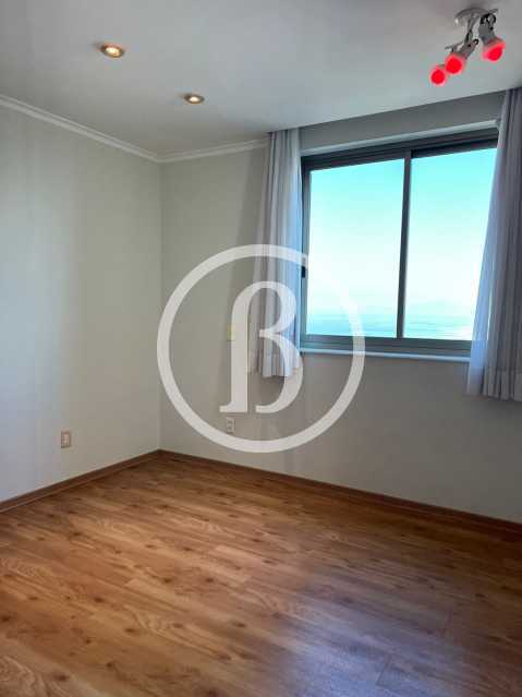 1° QUARTO OUTRO ÂNGULO - 13