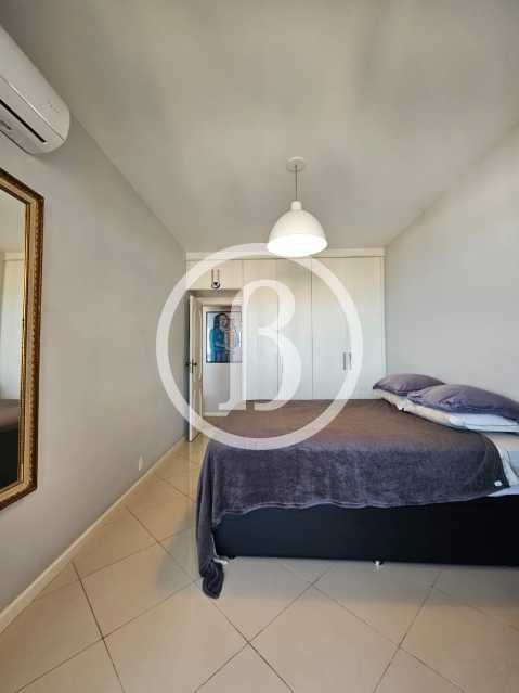QUARTO OUTRO ÂNGULO - 16