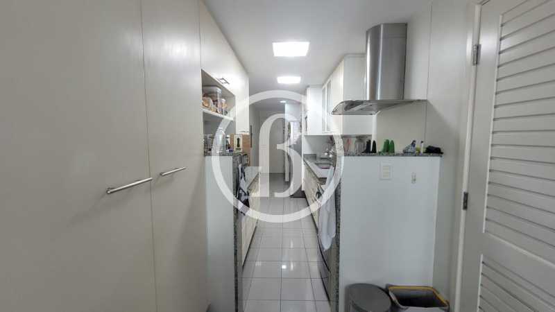 ÁREA DE SERVIÇO - 22