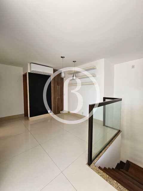 HALL DE ACESSO AO TERRAÇO - 24