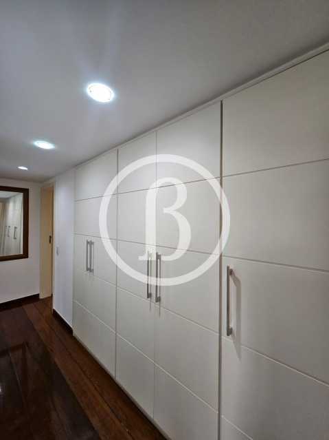 QUARTO OUTRO ÂNGULO - 22