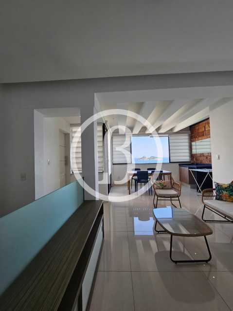 SALA  - 18