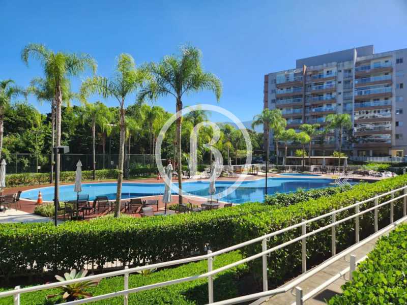 PISCINA CONDOMÍNIO - 2