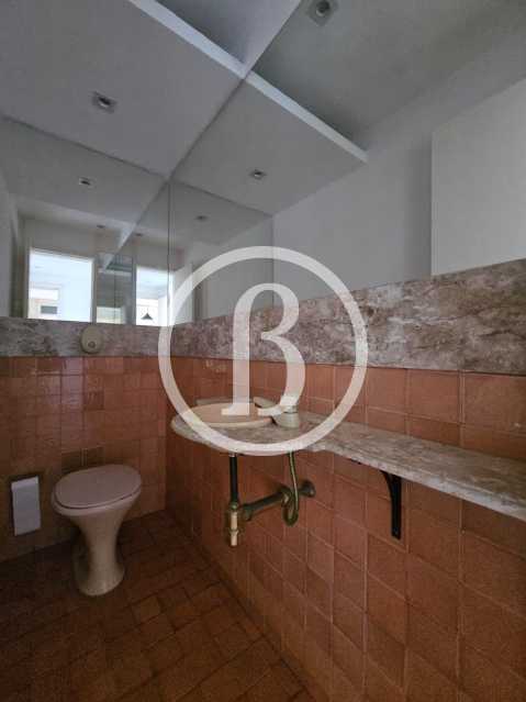 BANHEIRO DE SERVIÇO  - 30