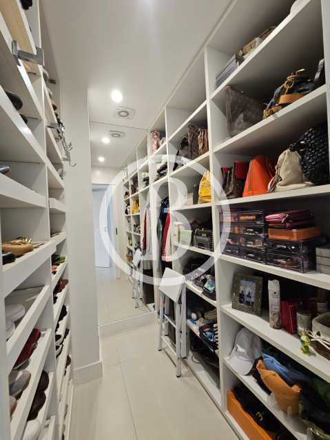 CLOSET OUTRO ANGULO - 24