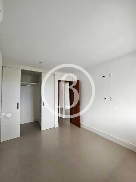 QUARTO OUTRO ÂNGULO - 16