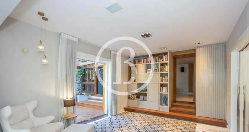SUITE 4  - 25