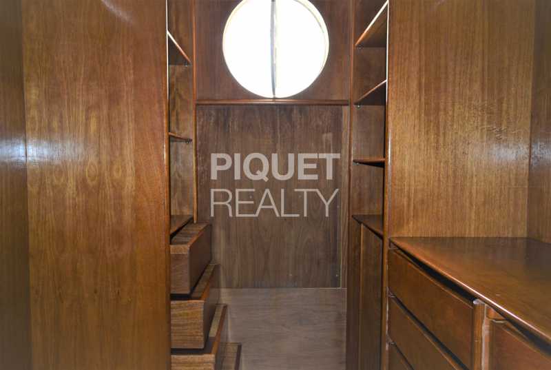 CLOSET - 17