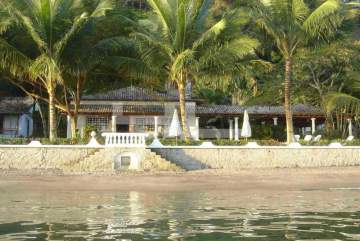 Linda casa em estilo colonial em frente a praia na ilha de Itacuruçá. - 00548CA