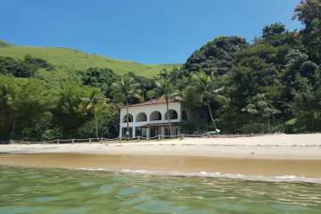 Belíssima propriedade frente mar com 137 metros de praia,102.000m2 de terreno e projeto hoteleiro aprovado. - 00767CA