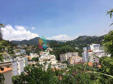 Ótima localização - CASA EM LARANJEIRAS EM RUA ARBORIZADA COM VAGA DE GARAGEM, SILENCIOSA !! - BOCA30012