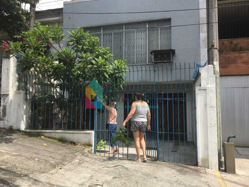 FRENTE DA CASA. - 27