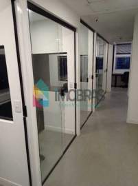 EXCELENTE OPORTUNIDADE!Sala comercial, mobiliada, no 10º andar do Ed. Avenida Central com vista espetacular para o Largo da Carioca, BNDES e Mosteiro de São Bento.Nada para fazer, só entrar e come - CPSL00334
