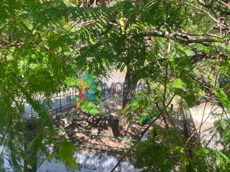 c081561d-f632-4504-b3a8-0b9b0e - 29