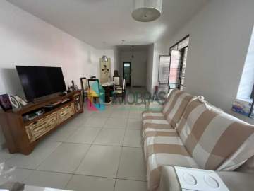 Ótima localização - 3 quartos, sendo um suíte, Salão em 2 ambientes, varanda, área externa, 2 vagas de garagem, 140m² - Maracanã. - CPAP32422