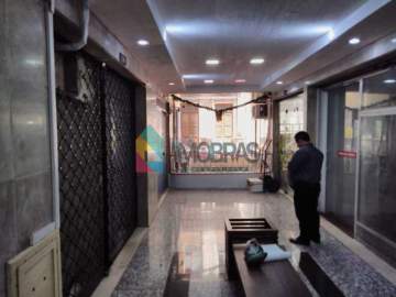 SOBRELOJA no coração do Centro do Rio, localização privilegiada em tradicional Galeria.Pode ser modificada a estrutura para qualquer ramo de comércio. Próximo do metrô da Uruguaiana. - CPLJ00325