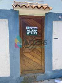JARDIM CARIOCA , ILHA DO GOVERNADOR , CASA/ SOBRADO DE ESQUINA 3 QUARTOS , SALA EM 2 AMBIENTES , QUINTAL GRAMADO , GARAGEM , VARANDA COM PORTAS FRANCESAS, BANHEIRO REFORMADO , COZINHA COM COPA SEPARADAS , LAVANDERIA, - CPCA30042