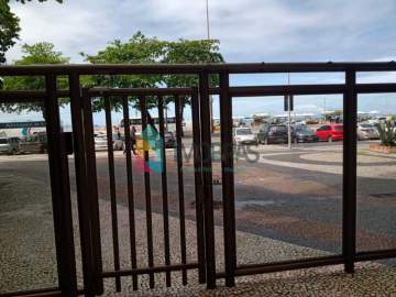 AV ATLANTICA POSTO 5 , APTO COM 300M² , 2 SALÕES COM AMPLAS JANELAS, 4 QUARTOS GRANDES COM ARMARIOS, VARANDÃO FECHADO, 2 COZINHAS , COPA COMPLETA , GRANDE DEPENDÊNCIA COMPLETA, APTO ESTILO ANOS 50 - CPAP40587