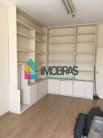 CENTRO . SALA EM 2 COMODOS, 39M² PISO LAMINADO NOVO , REFORMADA , BANHEIRO GRANDE ,JANELAS GRANDES ,VISTA LIVRE PRA TODO CENTRO DO RIO , 18ANDAR , MUITO BEM ORGANIZADA. SEGURANÇA RIGIDA ,PORTARIA 24HS - CPSL00414