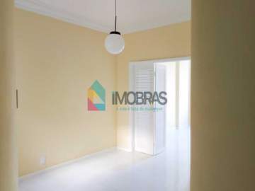 Oportunidade. Copacabana. Lindo quarto e sala reformadíssimo. Próximo do metrô. - CPAP11625