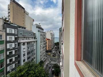 Ótima localização - Apartamento vista lateral mar próximo ao posto 6 de Copacabana - CPAP11663