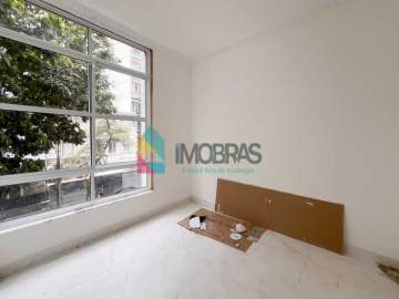 Copacabana!! Posto 4 ! Apto. sala e 3 quartos (uma suíte) ! Vaga de garagem ! Portaria 24 horas !. - CPAP33008