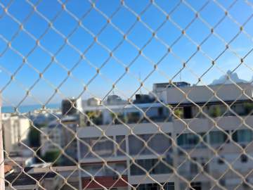 Oportunidade - IMPERDÍVEL NO POSTO 6 !! APARTAMENTO VISTA PARCIAL MAR COM 04 QUARTOS,VARANDA,DEPENDÊNCIA E 03 VAGAS ESCRITURADAS - CPAP40717