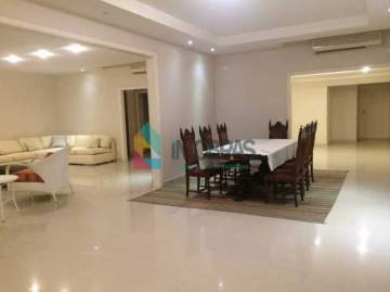 Ótima localização - COPACABANA, QUADRA DA PRAIA!!! 03 QUARTOS (1 SUITE) E 2 VAGAS. - AP3277
