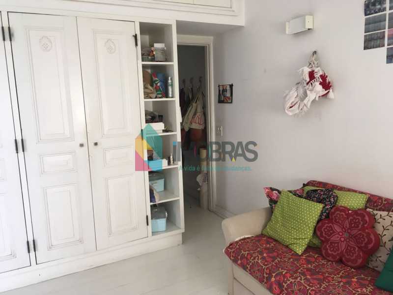 Conheça Suíte 3 do imóvel - FLAMENGO!! DE FRENTE PARA O ATERRO!! AMPLO APTO. COM SALÃO E 3 SUÍTES!! VAGA NA ESCRITURA!! APENAS UM POR ANDAR!! PORTARIA 24 HORAS!! - FLAP30067 - 6 Suíte 3 - 6
