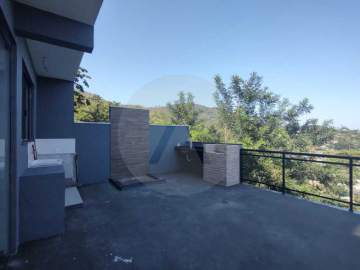 Condomínio Bosque da Colina - Agate Imóveis vende linda casa em condominio com a mais bela vista da região por R690 mil reais - Itaipu - Niterói. - HTCN30131