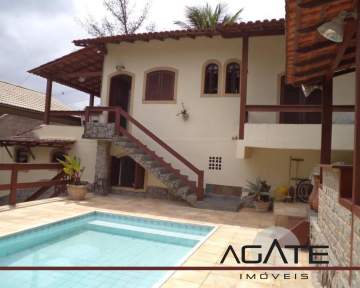 Agatê Imóveis vende 3 casas em terreno de 450 m² - Itaipu - Niterói por R 620 mil reais. - HTCA50033