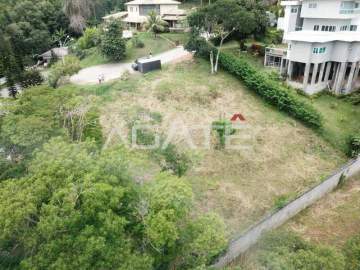 Agatê Imóveis vende excelente terreno com ligeiro declive em condomínio 1560m² por 775 mil reais - Pendotiba - Niterói. - HTUF00029