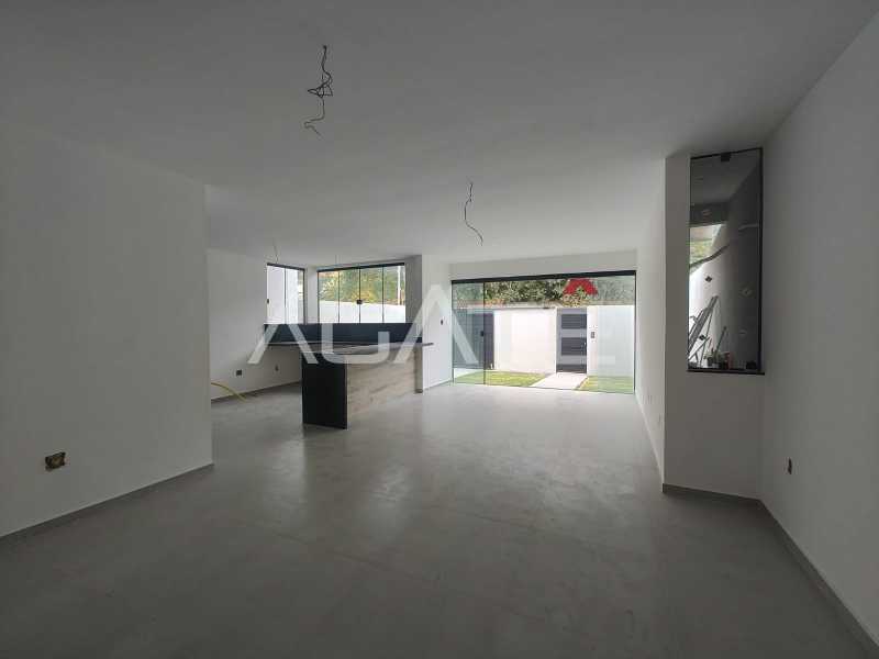 Casa linear 3 qtos  - 35