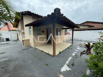 Agatê Imóveis vende ótima casa linear de esquina com 90m² por R$ 520.000,00 reais - Itaipu - Niterói. - HTCA30397