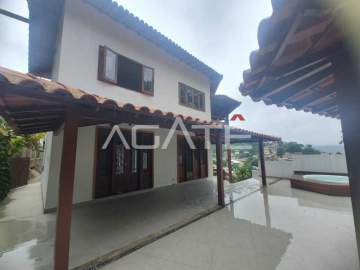 Agatê Imóveis vende casa em rua sem saída 3 suítes de 327 m² por R 1.190.0000,00 - Piratininga - Niterói/RJ - HTCA30414