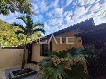 Agatê Imóveis vende linda casa linear com 3 quartos por R$ 990.000 - Piratininga - Niterói/RJ. - HTCA30423