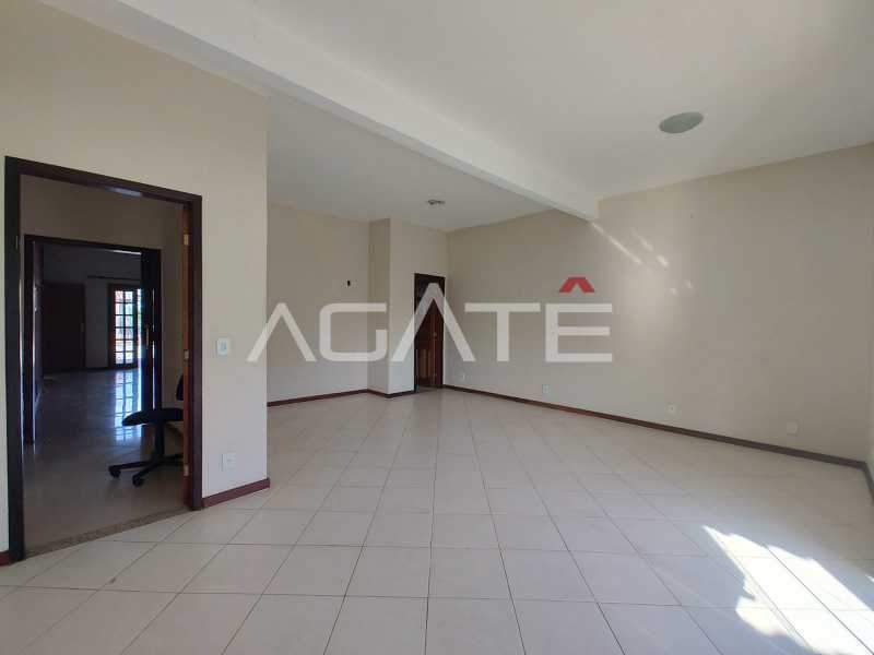 Casa 4 qtos Condomínio - 45