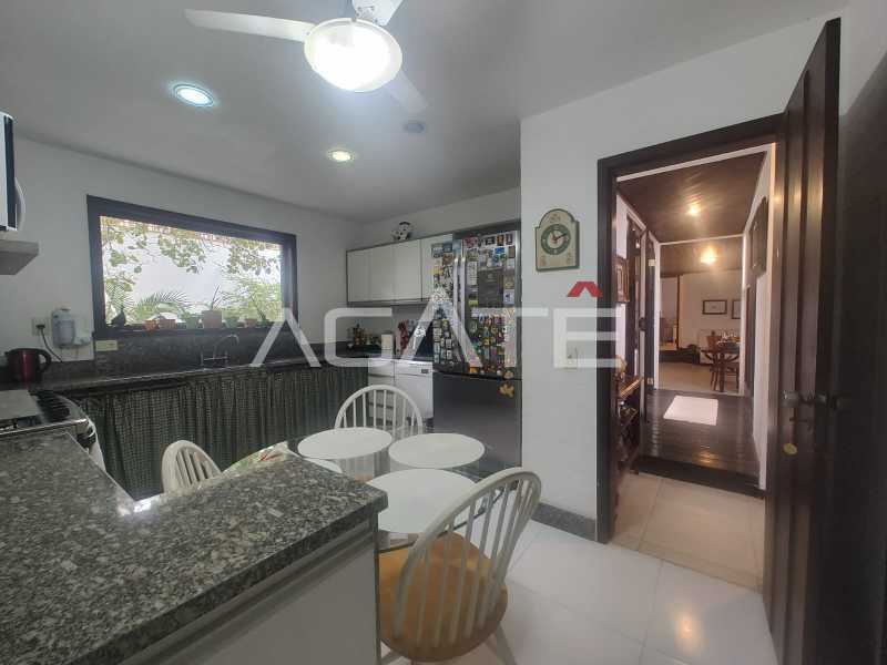 Conheça Casa 4 qtos Condomínio do imóvel - Agatê Imóveis vende maravilhosa casa alto padrão em condomínio fechado por R$ 3.150.000 Itaipu/Niterói/RJ - HTCN40135 - 30 Casa 4 qtos Condomínio - 30