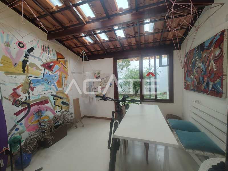 Conheça Casa 4 qtos Condomínio do imóvel - Agatê Imóveis vende maravilhosa casa alto padrão em condomínio fechado por R$ 3.150.000 Itaipu/Niterói/RJ - HTCN40135 - 32 Casa 4 qtos Condomínio - 32