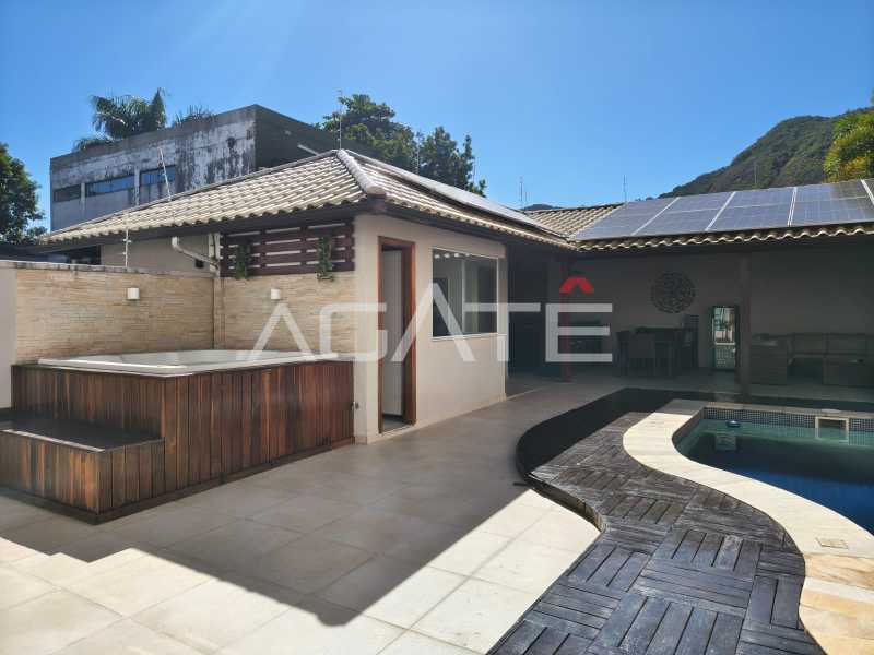 Agatê Imóveis vende maravilhosa casa duplex com 207m² - Campo Belo - Itaipu - Niterói/RJ por R$ 2.100.000,00 - HTCA40222