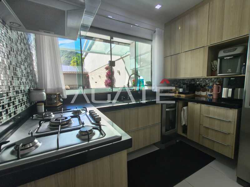 Agatê Imóveis vende maravilhosa casa duplex com 207m² - Campo Belo - Itaipu - Niterói/RJ por R$ 2.100.000,00 - HTCA40222