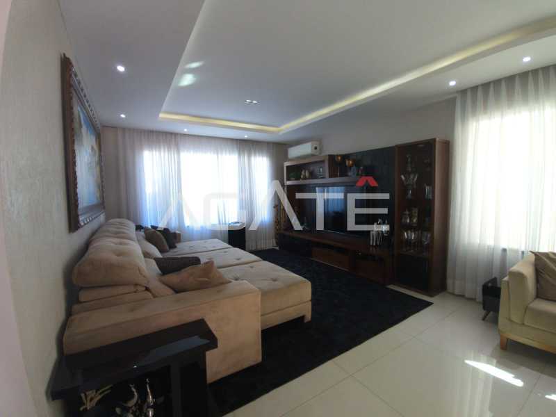 Agatê Imóveis vende maravilhosa casa duplex com 207m² - Campo Belo - Itaipu - Niterói/RJ por R$ 2.100.000,00 - HTCA40222