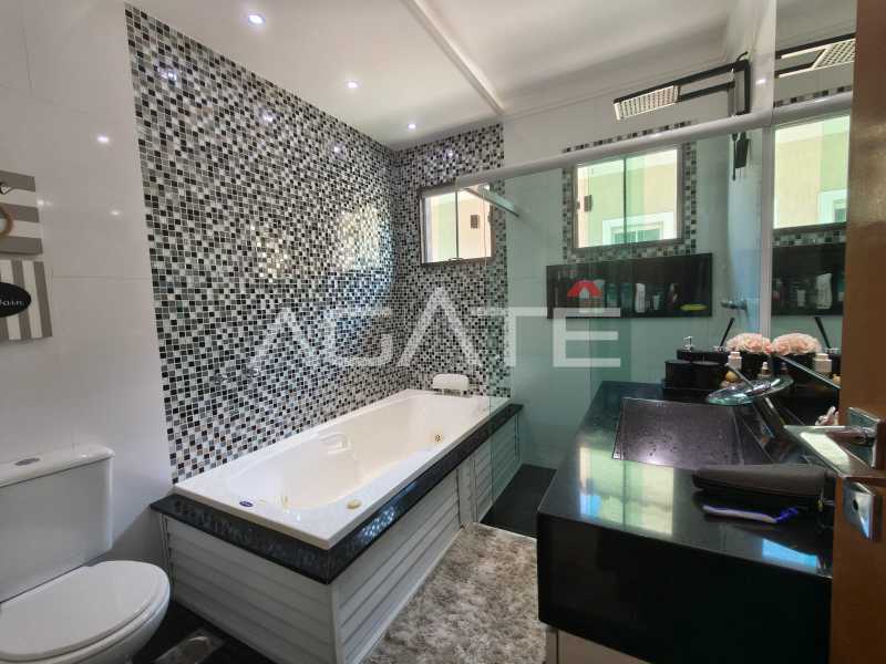 Agatê Imóveis vende maravilhosa casa duplex com 207m² - Campo Belo - Itaipu - Niterói/RJ por R$ 2.100.000,00 - HTCA40222