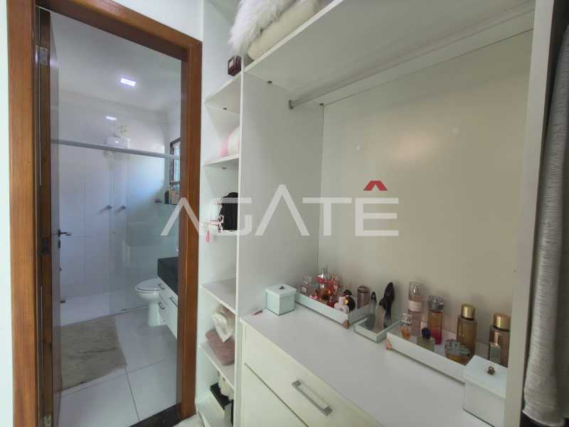 Agatê Imóveis vende maravilhosa casa duplex com 207m² - Campo Belo - Itaipu - Niterói/RJ por R$ 2.100.000,00 - HTCA40222