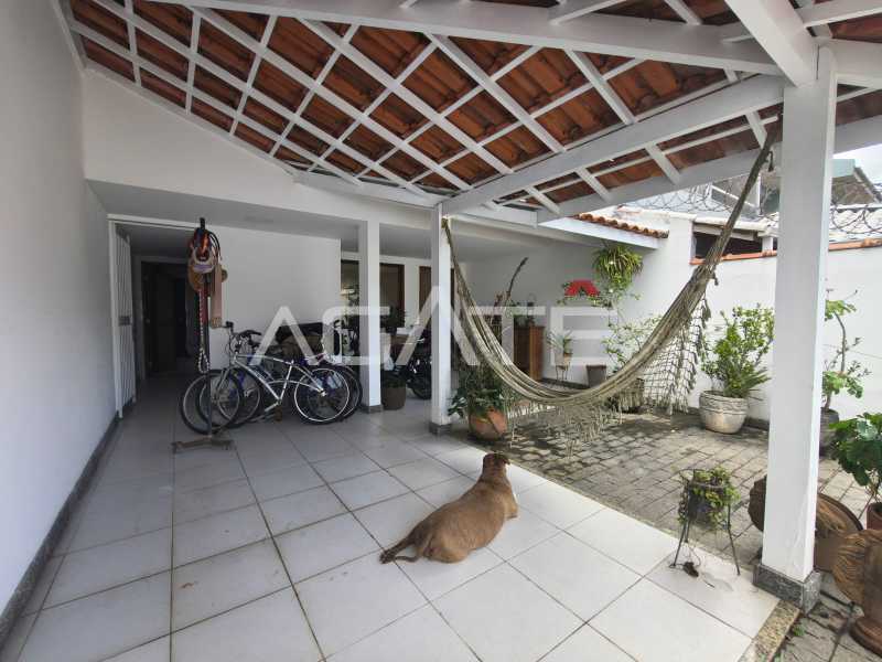 Agatê Imóveis vende Casa Padrão de 120 m² Itaipu - Niterói/RJ por 750 mil reais. - HTCA30446