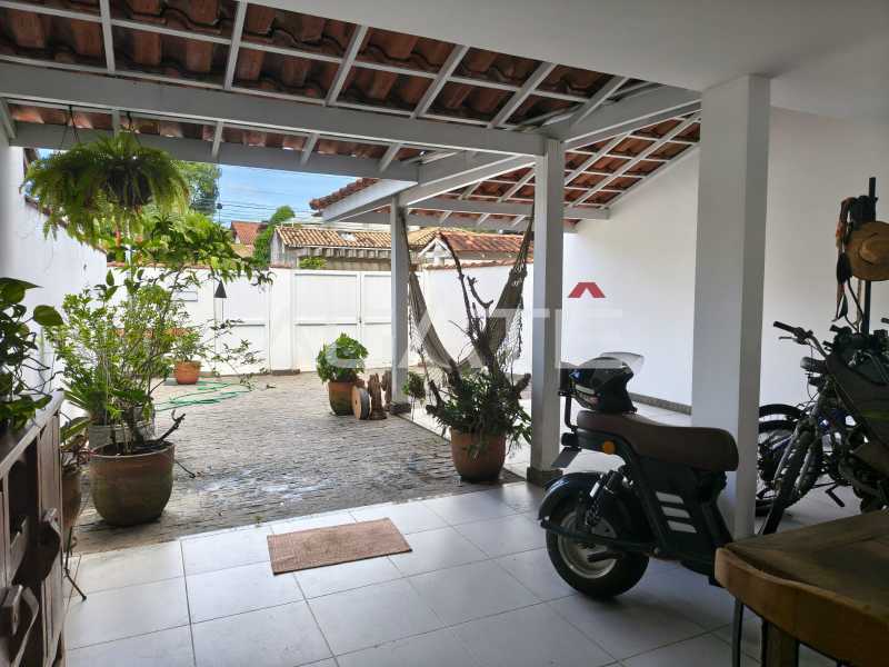Agatê Imóveis vende Casa Padrão de 120 m² Itaipu - Niterói/RJ por 750 mil reais. - HTCA30446