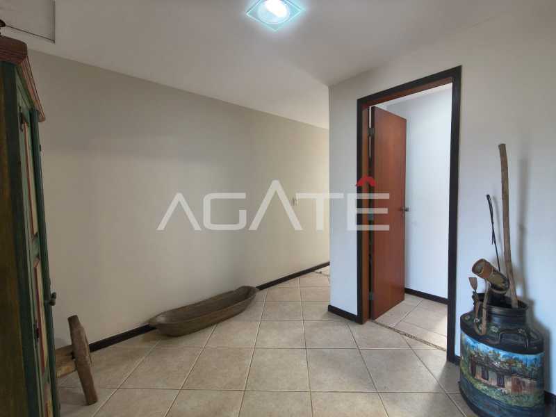 Agatê Imóveis vende Casa Padrão de 120 m² Itaipu - Niterói/RJ por 750 mil reais. - HTCA30446