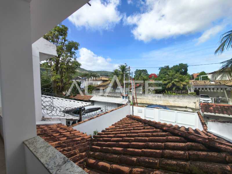 Agatê Imóveis vende Casa Padrão de 120 m² Itaipu - Niterói/RJ por 750 mil reais. - HTCA30446