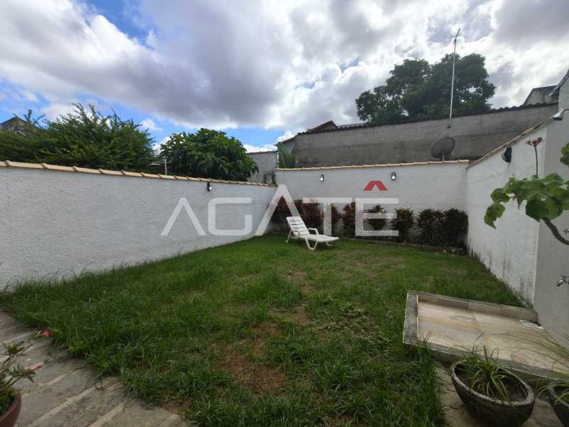 Agatê Imóveis vende Casa Padrão de 120 m² Itaipu - Niterói/RJ por 750 mil reais. - HTCA30446